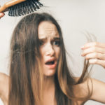 Padajú vám vlasy? Toto môže byť príčinou ich padania