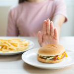 Zvýšená hladina cholesterolu v krvi  predstavuje riziko pre kardiovaskulárny systém a môže mať vážne dopady na zdravie srdca.