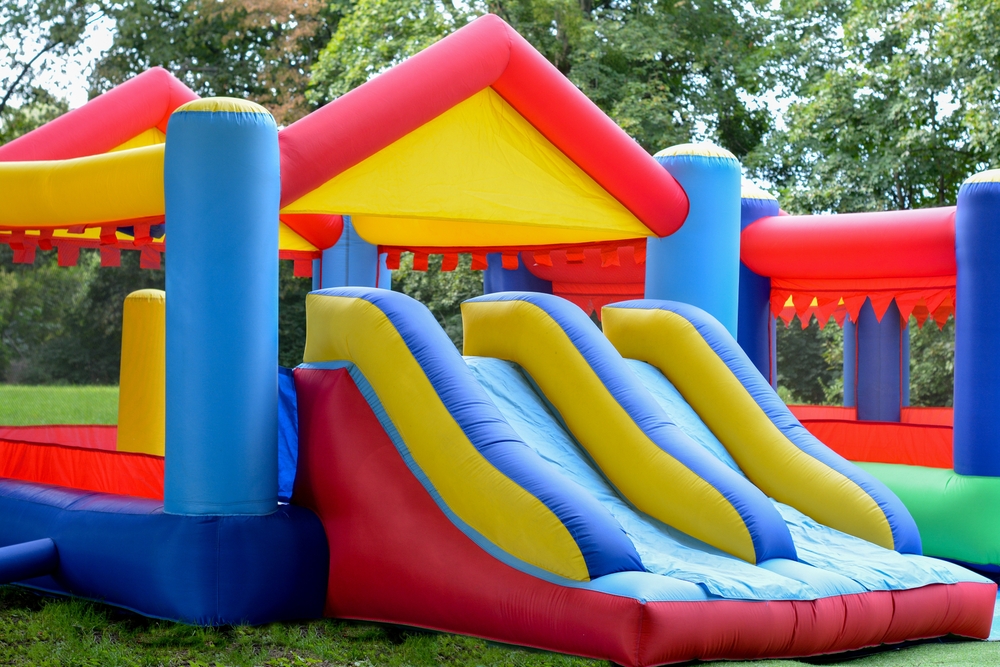 Sezónne podnikanie s nafukovačkami – oplatí sa kúpiť šmýkačku?