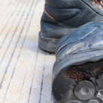 Turistická obuv trpí nesprávnou starostlivosťou. Týchto 5 chýb ju ničí najviac.