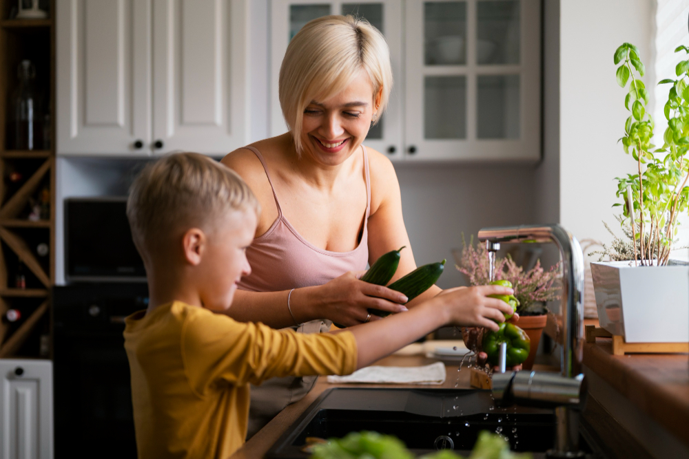 Moderná domácnosť s úspornými riešeniami pre šetrenie vody a energií.